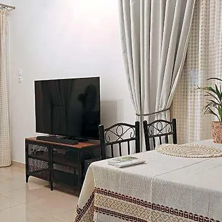 Отель Leo's And Xerxes' Place 4*
