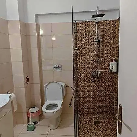 Отель Leo's And Xerxes' Place