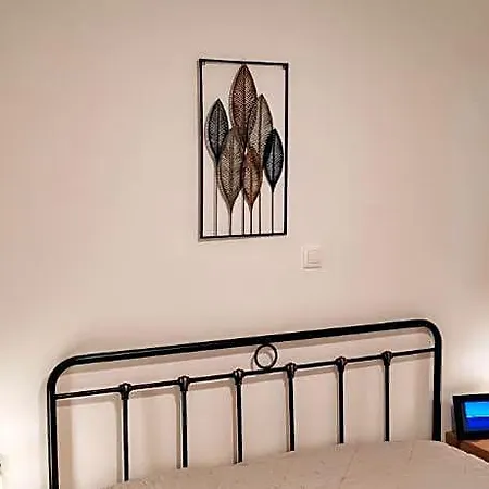 Отель Leo's And Xerxes' Place