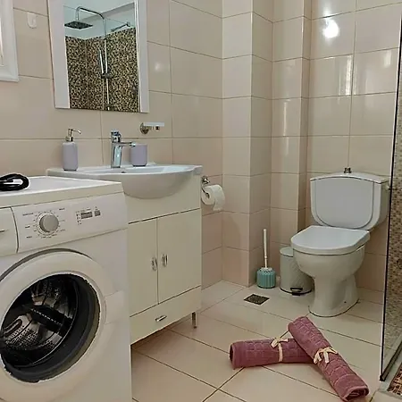 Leo's And Xerxes' Place Отель