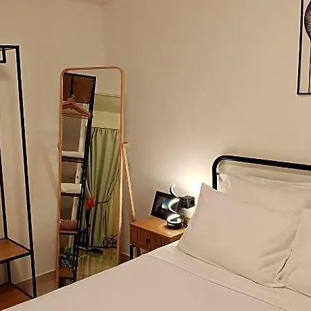 Отель Leo's And Xerxes' Place 4*
