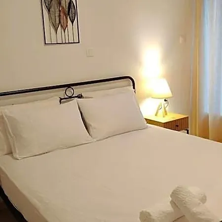 Leo's And Xerxes' Place Отель